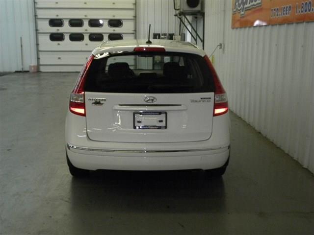 Hyundai Elantra Touring 2012 photo 1