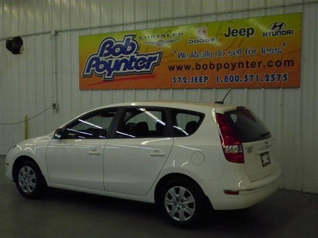 Hyundai Elantra Touring 2012 photo 2