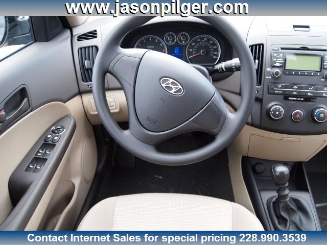 Hyundai Elantra Touring 2012 photo 1