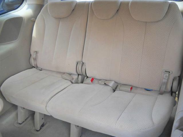 Hyundai Entourage 2007 photo 10