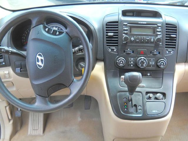 Hyundai Entourage 2007 photo 8