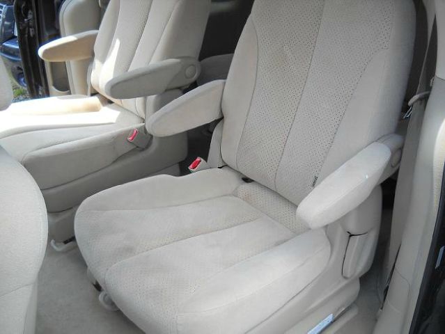 Hyundai Entourage 2007 photo 9