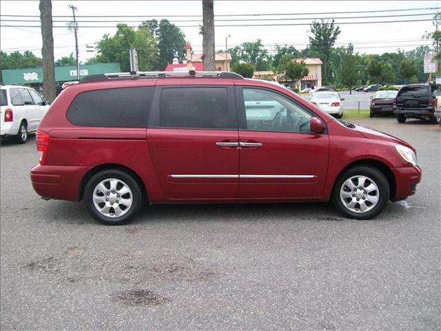 Hyundai Entourage 2007 photo 2