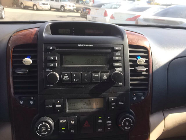 Hyundai Entourage 2007 photo 2