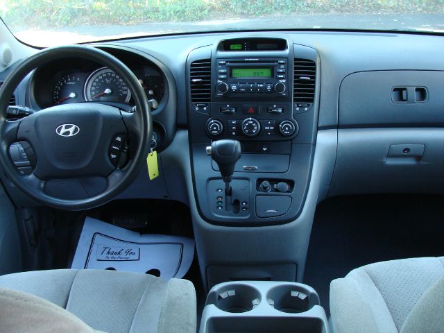 Hyundai Entourage 2007 photo 1