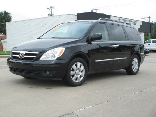 Hyundai Entourage 2007 photo 2