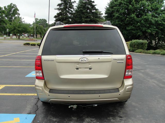 Hyundai Entourage 2008 photo 14