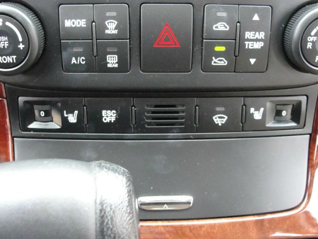 Hyundai Entourage 2008 photo 25