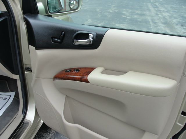 Hyundai Entourage 2008 photo 28