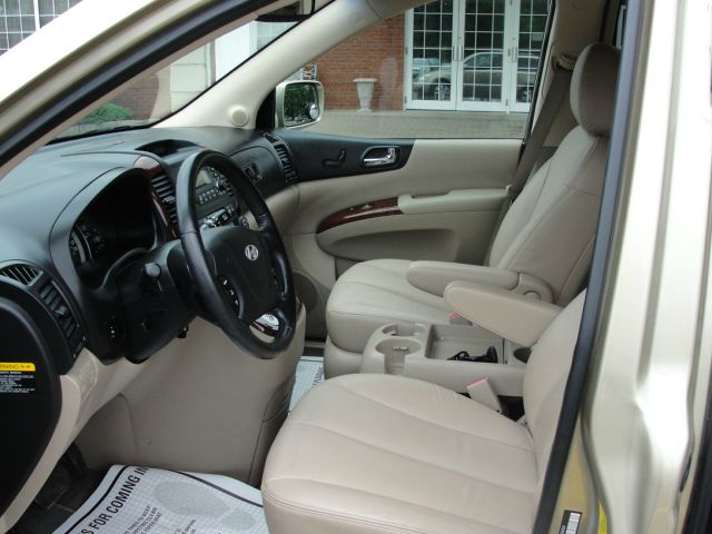 Hyundai Entourage 2008 photo 30