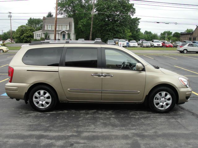Hyundai Entourage 2008 photo 9