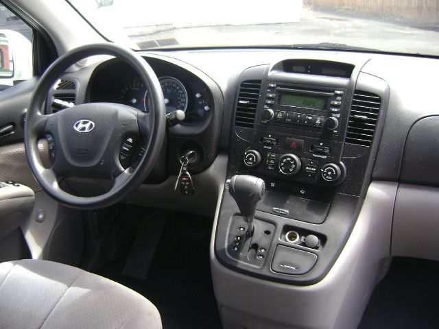 Hyundai Entourage 2008 photo 3