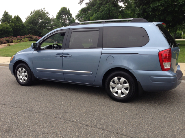 Hyundai Entourage 2008 photo 2