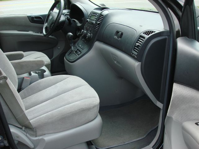 Hyundai Entourage 2008 photo 19