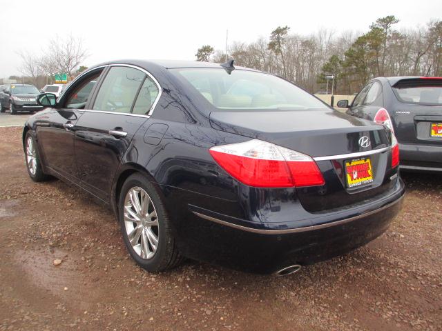 Hyundai Genesis 2010 photo 2