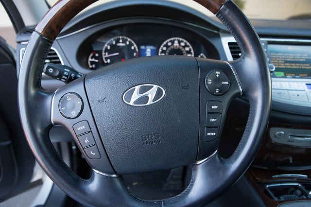 Hyundai Genesis 2010 photo 3