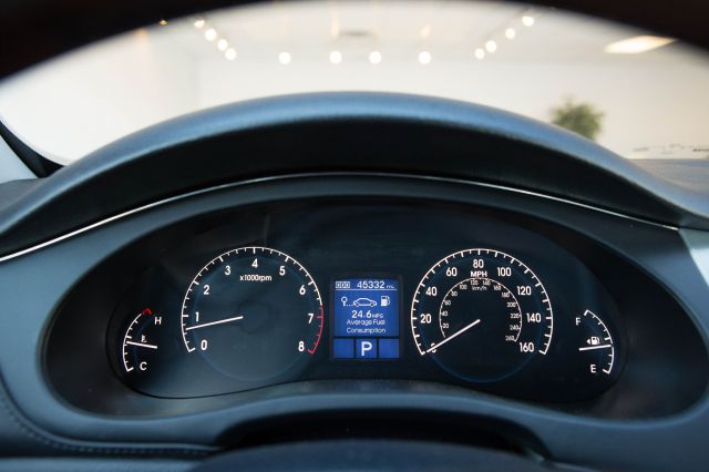 Hyundai Genesis 2010 photo 4