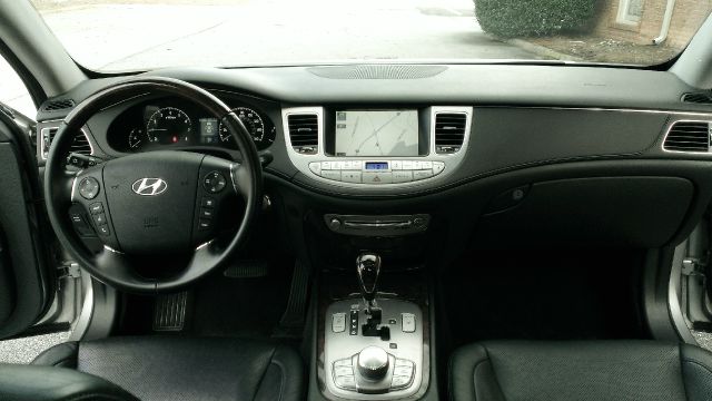 Hyundai Genesis 2011 photo 0