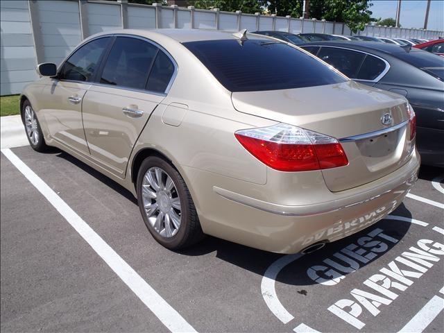 Hyundai Genesis 2011 photo 3