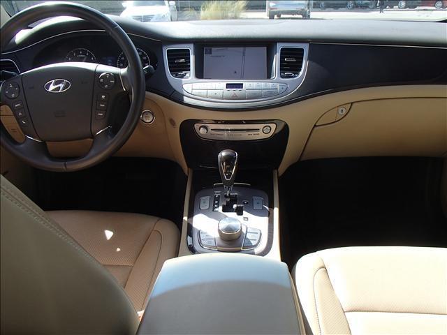Hyundai Genesis 2011 photo 1