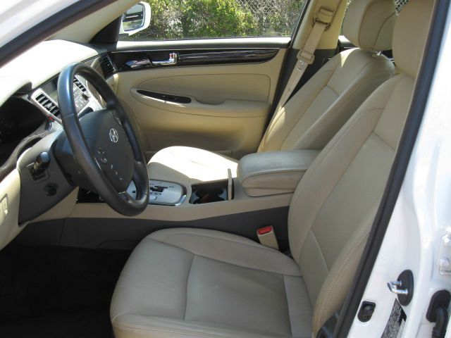 Hyundai Genesis 2011 photo 2