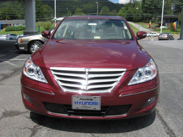 Hyundai Genesis 2011 photo 2