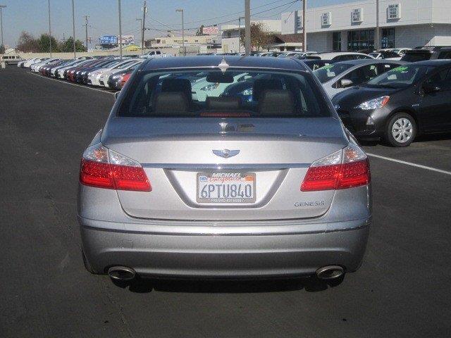 Hyundai Genesis 2011 photo 1