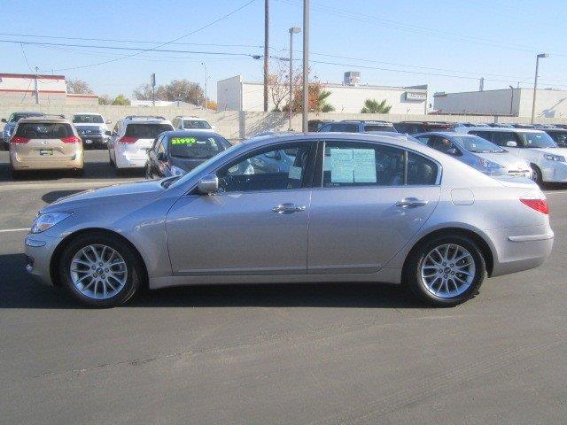 Hyundai Genesis 2011 photo 3