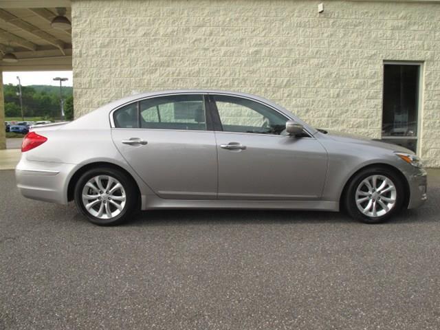 Hyundai Genesis 2012 photo 1