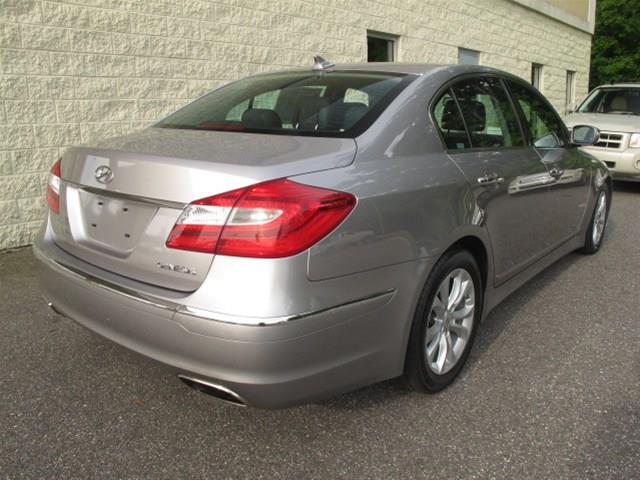Hyundai Genesis 2012 photo 4