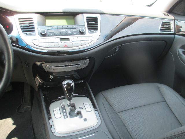 Hyundai Genesis 2012 photo 2