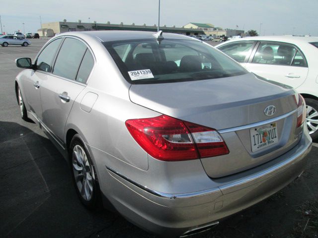Hyundai Genesis 2012 photo 4