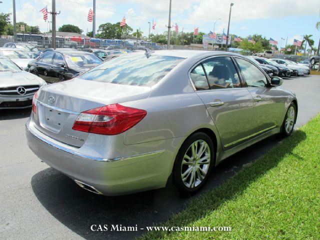 Hyundai Genesis 2012 photo 1