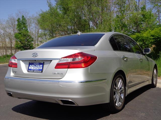 Hyundai Genesis 2012 photo 1