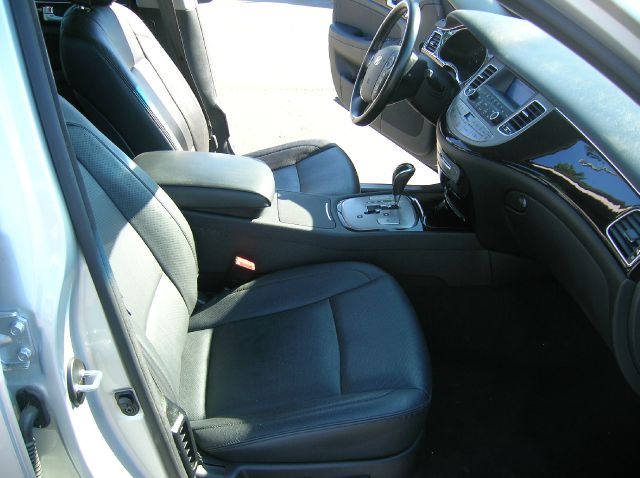 Hyundai Genesis 1-LT Sedan