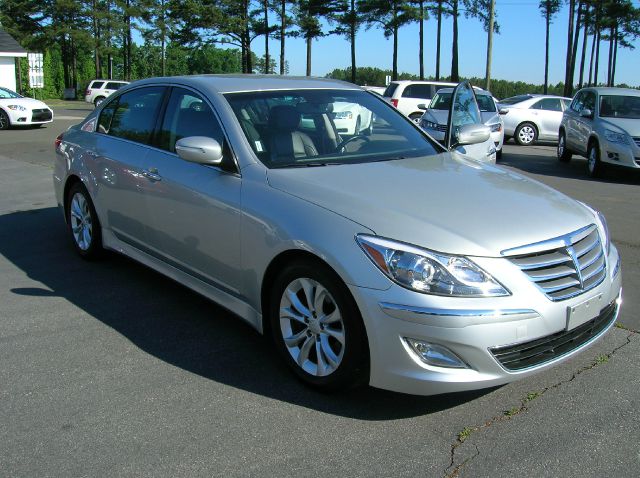 Hyundai Genesis 2012 photo 2