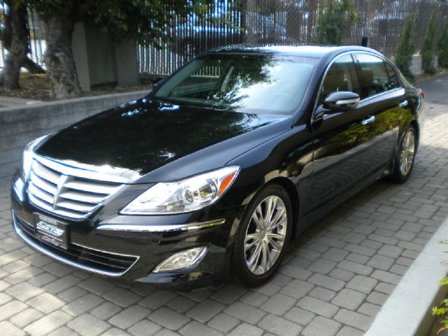 Hyundai Genesis 1-LT Sedan