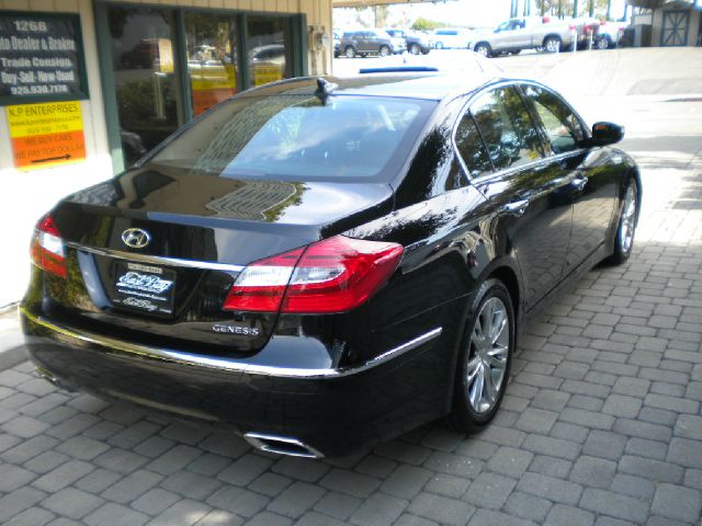 Hyundai Genesis 2012 photo 1