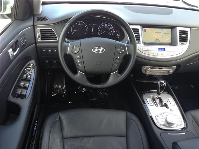 Hyundai Genesis 2013 photo 1