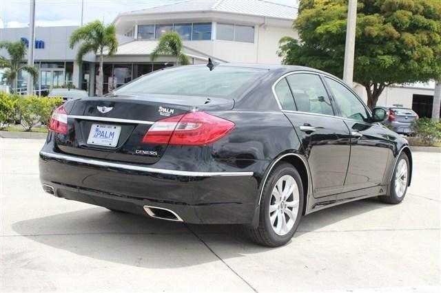 Hyundai Genesis 2013 photo 1