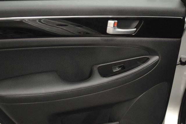 Hyundai Genesis Adventurer Model 4WD Sedan