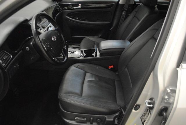 Hyundai Genesis 2013 photo 12