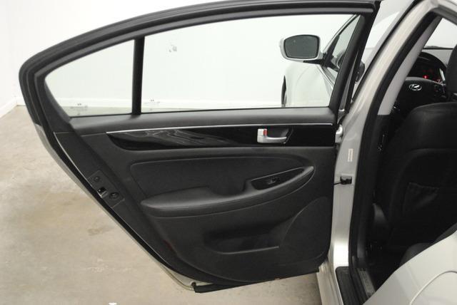 Hyundai Genesis 2013 photo 18