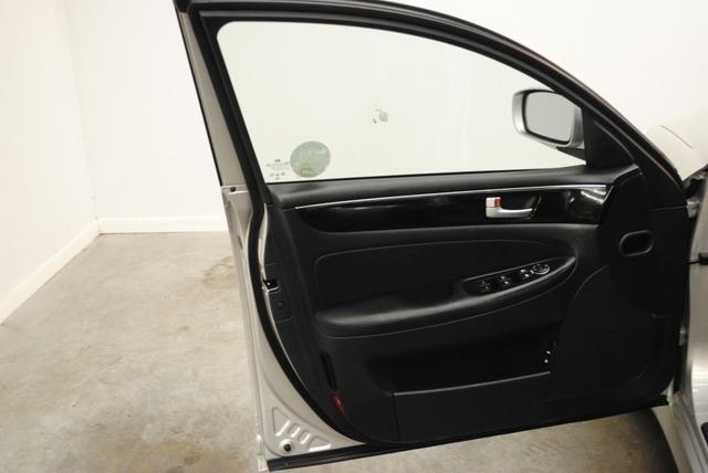 Hyundai Genesis 2013 photo 20