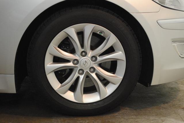 Hyundai Genesis 2013 photo 21