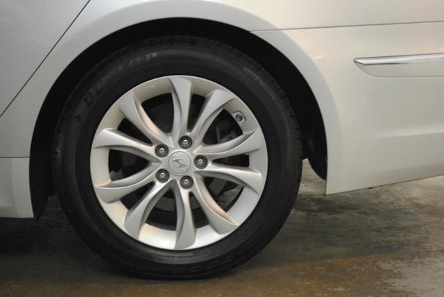 Hyundai Genesis 2013 photo 23