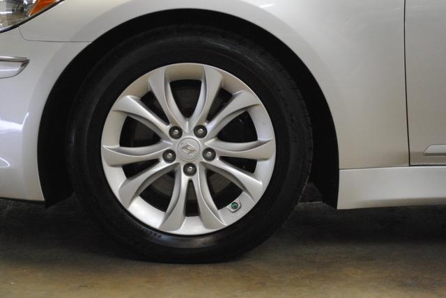 Hyundai Genesis 2013 photo 8