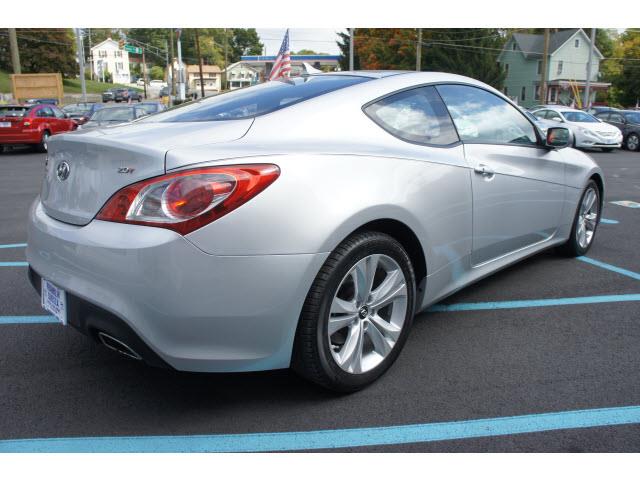 Hyundai Genesis Coupe Wagon SE Coupe