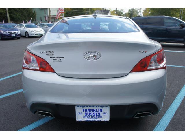 Hyundai Genesis Coupe 2010 photo 1
