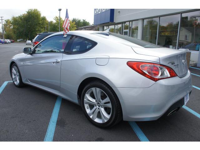 Hyundai Genesis Coupe 2010 photo 2